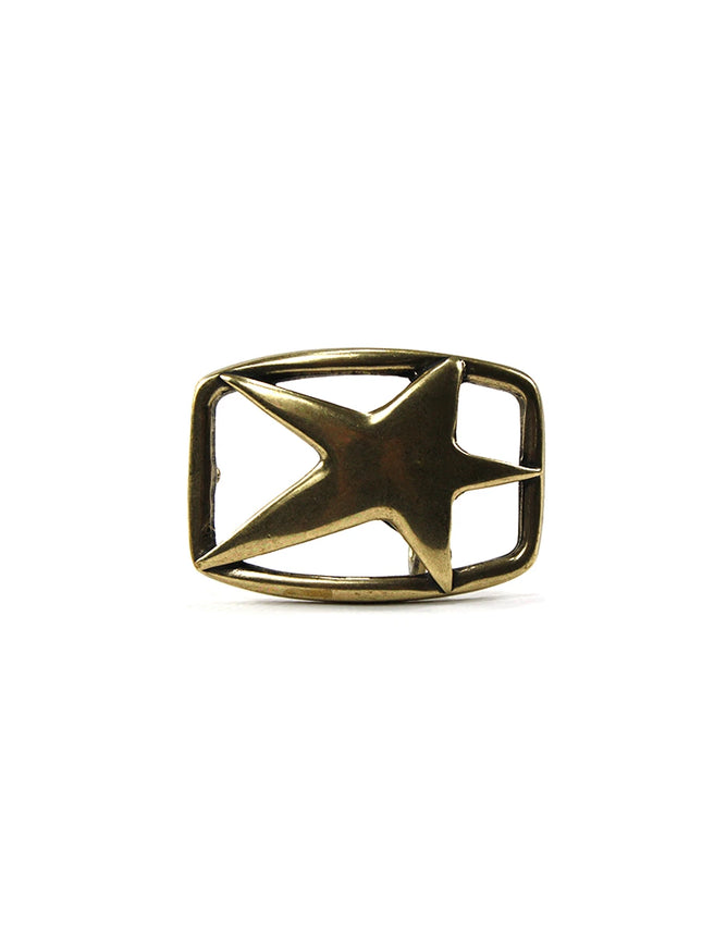Hebilla de cinturón rectangular con una gran estrella en el centro y acabado en latón antiguo.